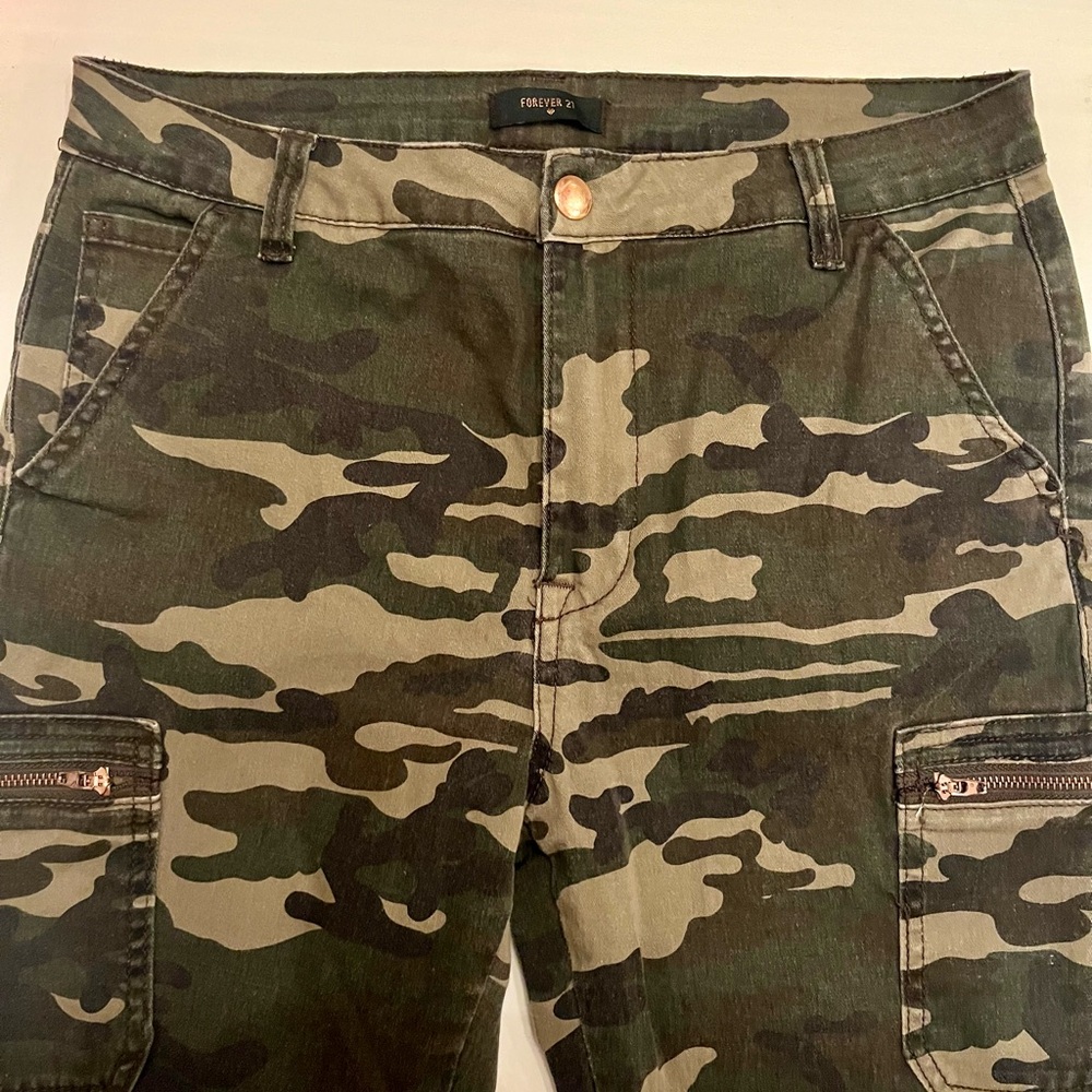 Cargo Forever 21 Green Camouflage Cargo Pants